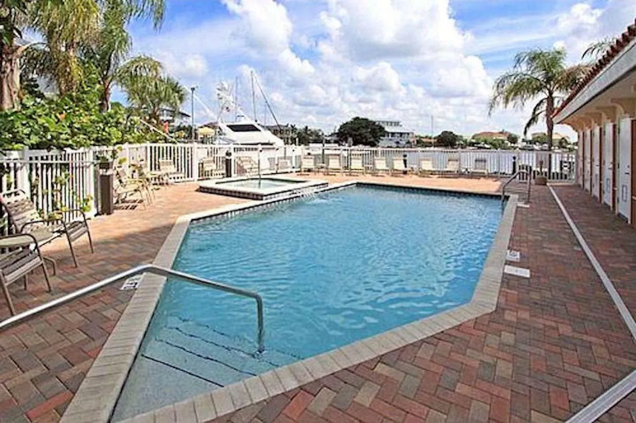 Luxury 5 Star Condominium Water Front 3 Beds 2 Bath Pool Hot-Tub Beach And City Views Clearwater Beach